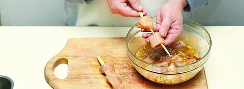 шашлык из курицы в маринаде из пива и меда. Шаг 5