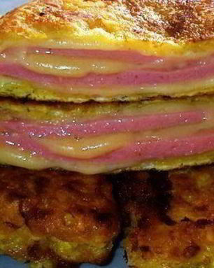 Простой шницель из ветчины и сыра