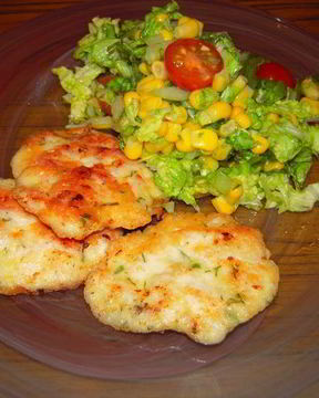 Шницель по-венециански с легким салатиком из кукурузы