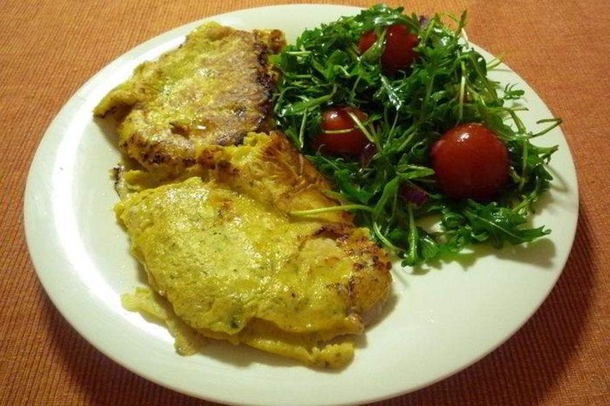 Рецепт шницеля в пряной горчичной панировке с салатом
