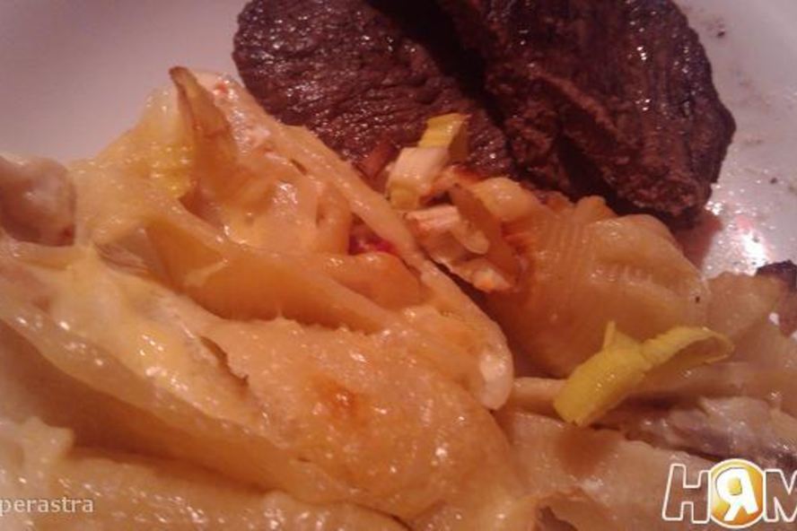 Рецепт конкильонь под сыром и стейк