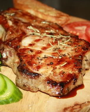 Сочный свиной стейк