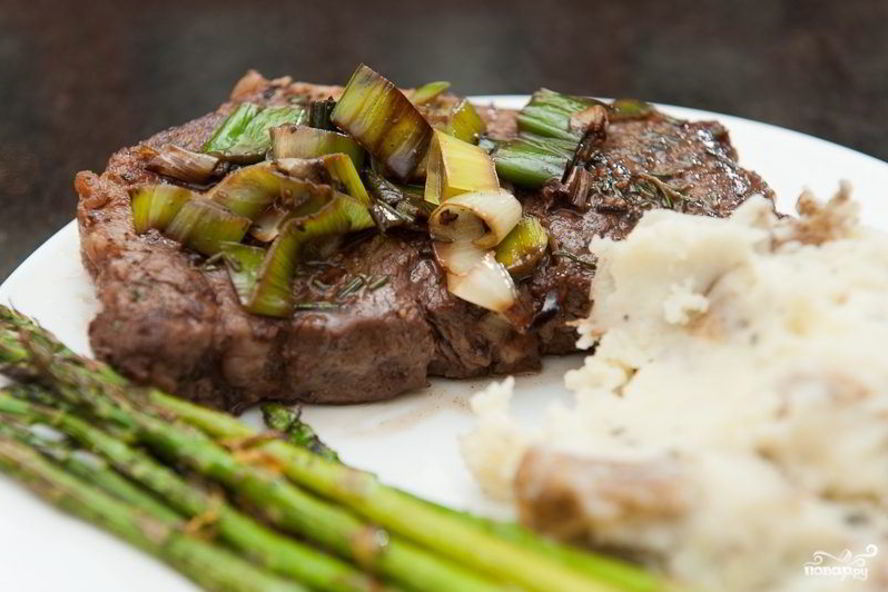 Рецепт стейка из говядины на сковороде