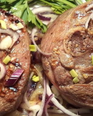 Стейк из индейки с косточкой