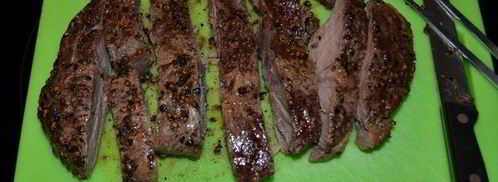 стейк с черным перцем, коньяком и грибами. Шаг 5