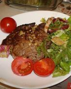 Стейк с салатом микс