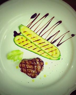 Стейк торнедос с трюфельным маслом