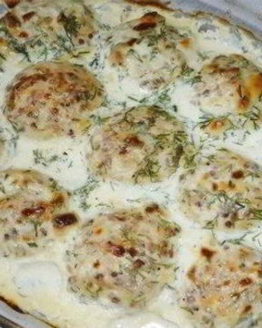 Легкие тефтели с начинкой в сливочном соусе