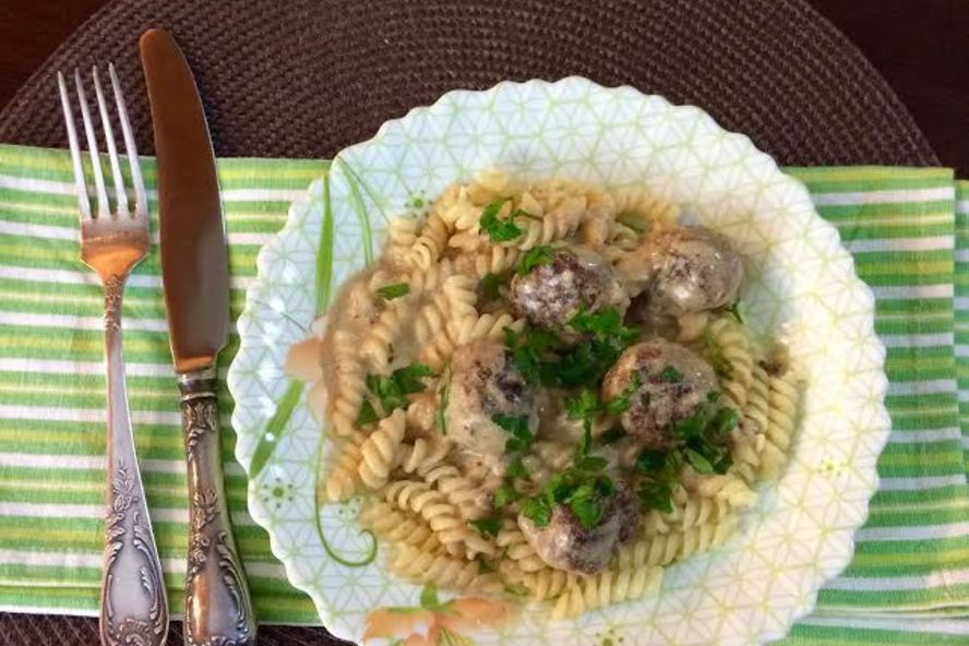 Рецепт нежных тефтелей в сливочном соусе