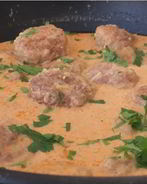 Очень нежные тефтели в томатно-сметанном соусе