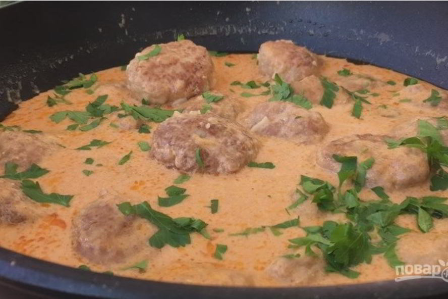 Рецепт очень нежных тефтелей в томатно-сметанном соусе