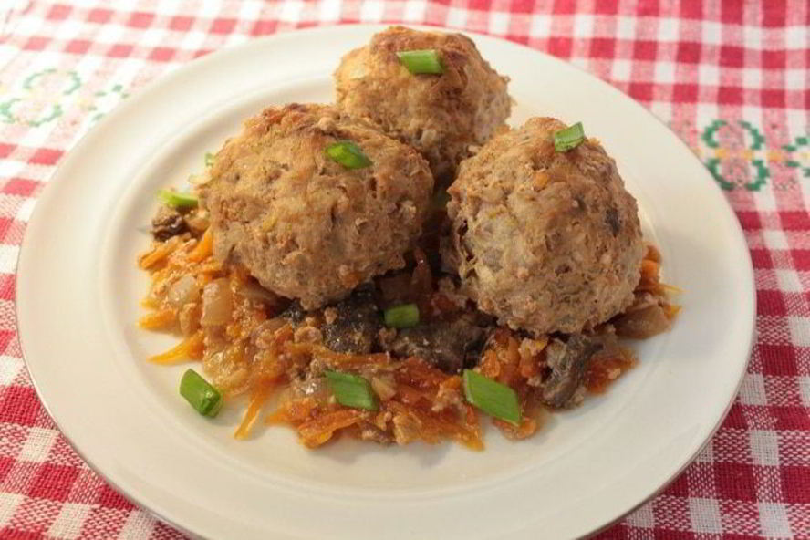 Рецепт тефтелей с гречкой и грибами, запеченные в ряженке