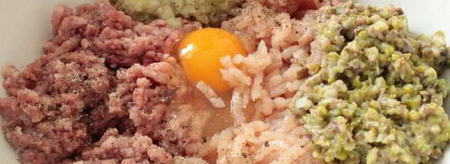 тефтели с гречкой и грибами, запеченные в ряженке. Шаг 4