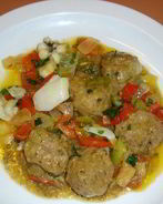 Тефтели, тушенные с овощами