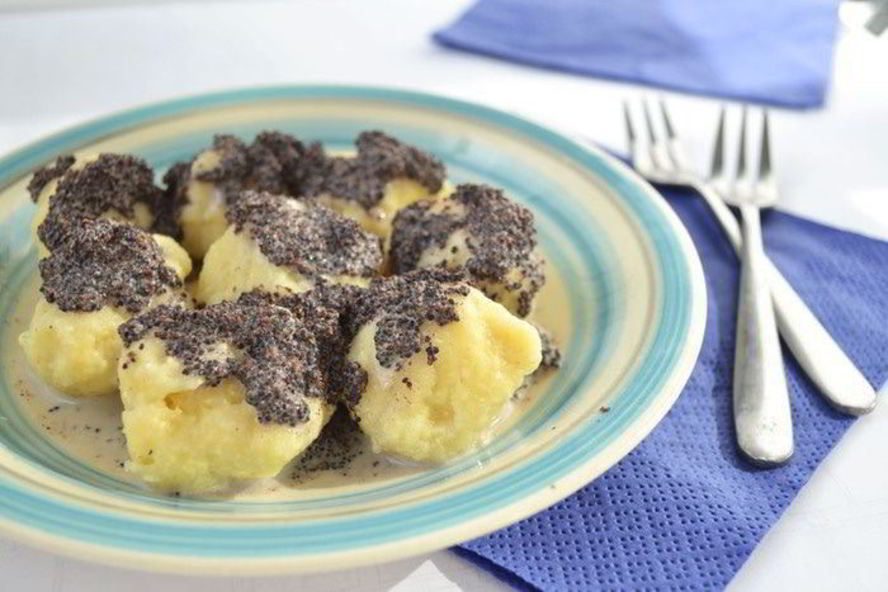 Рецепт творожных клецек с маковым соусом