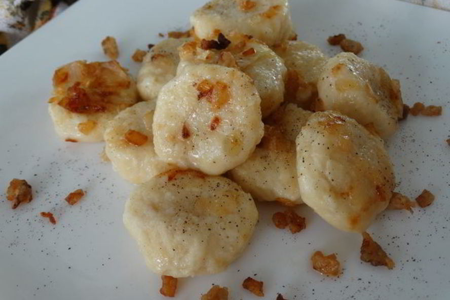 Рецепт ленивых вареников из картошки со шкварками