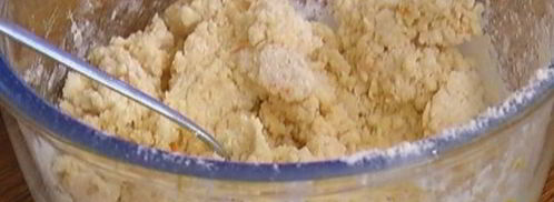 ленивые вареники с клубникой и базиликом. Шаг 5