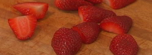 ленивые вареники с клубникой и базиликом. Шаг 10