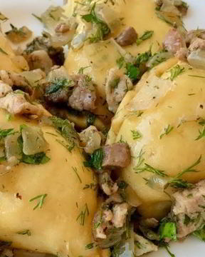 Вареники с капустой на пару с зажаркой