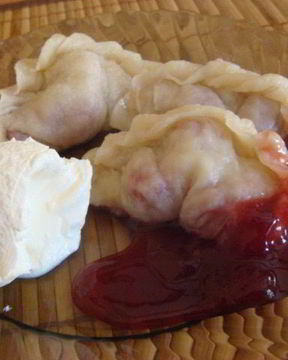 Вареники с вишней на пару