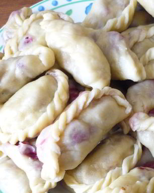 Вареники с вишней по-домашнему