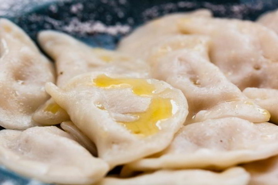 Рецепт вареников с яблоком и корицей