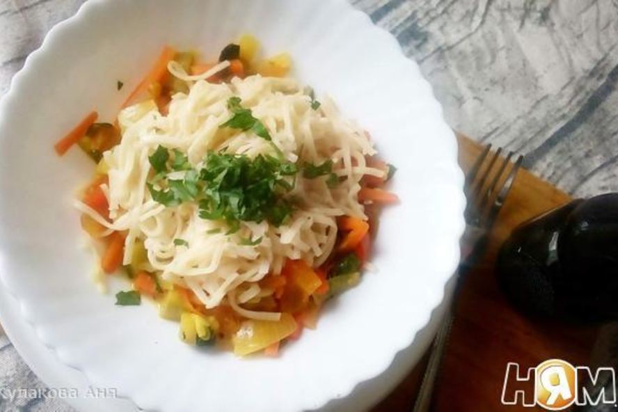 Рецепт яичной лапши с овощами