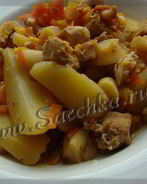 Жаркое из индейки с овощами в горшочке