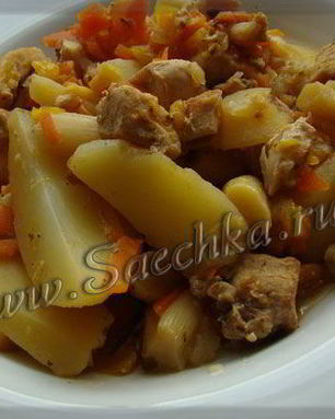 Жаркое из индейки с овощами в горшочке