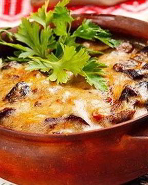 Жаркое из сердечек с шампиньонами в горшочке