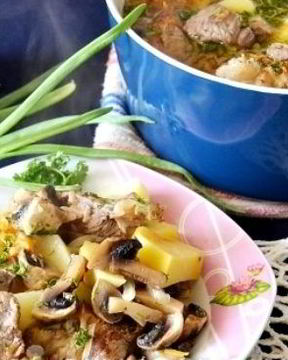 Жаркое из свинины с картофелем и грибами