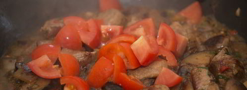 жаркое из свинины с острыми баклажанами и шампиньонами. Шаг 7