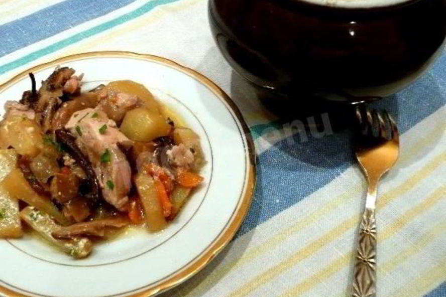 Рецепт жаркого с грибами и картошкой в горшочках