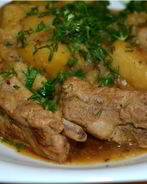 Жаркое с копчеными ребрышками и грибами в мультиварке