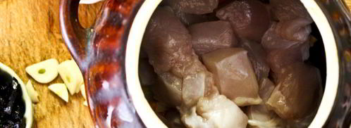 жаркое с курицей и черносливом в горшочках. Шаг 12