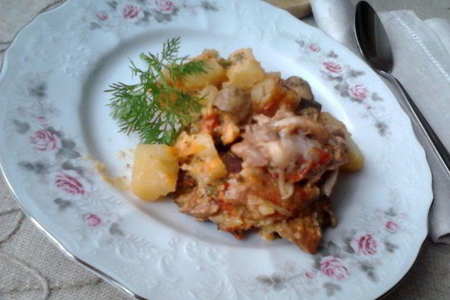 Рецепт жаркого с курицей и грибами в горшочке