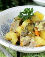 Жаркое с солеными огурцами в мультиварке