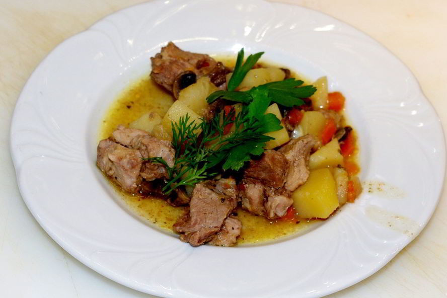 Рецепт жаркого со свининой и картошкой в мультиварке