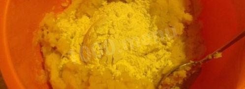 картофельные зразы с сайрой. Шаг 8