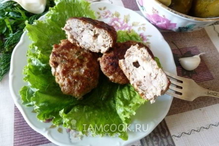 Рецепт мясных зраз с начинкой из курицы