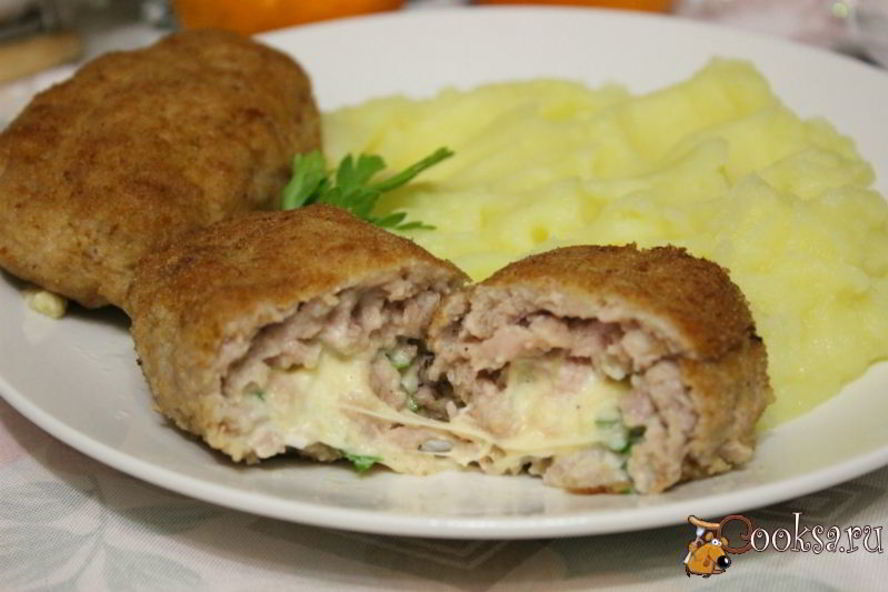Рецепт мясных зраз с сыром, яйцом и зеленью