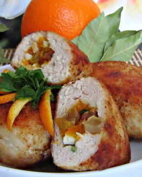 Зразы куриные с сухофруктами под апельсиновым соусом