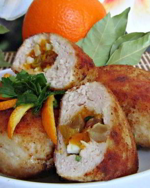 Зразы куриные с сухофруктами под апельсиновым соусом