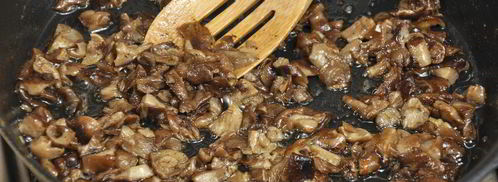 зразы с грибами, луком и яйцом. Шаг 5