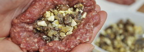 зразы с грибами, луком и яйцом. Шаг 12