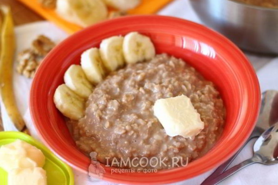 Рецепт геркулесовой каши с бананом и орехами