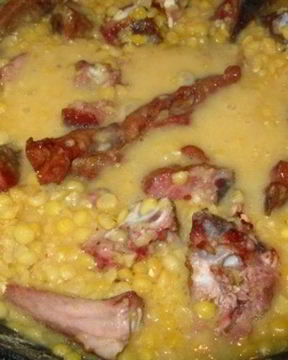 Гороховая каша с копчеными ребрышками