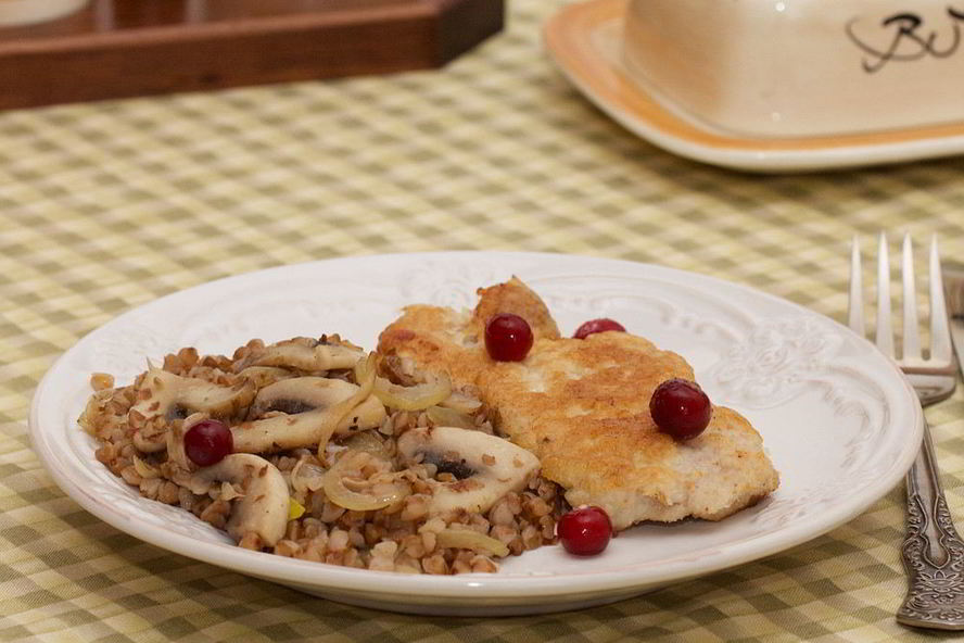 Рецепт гречки с грибами и отбивной