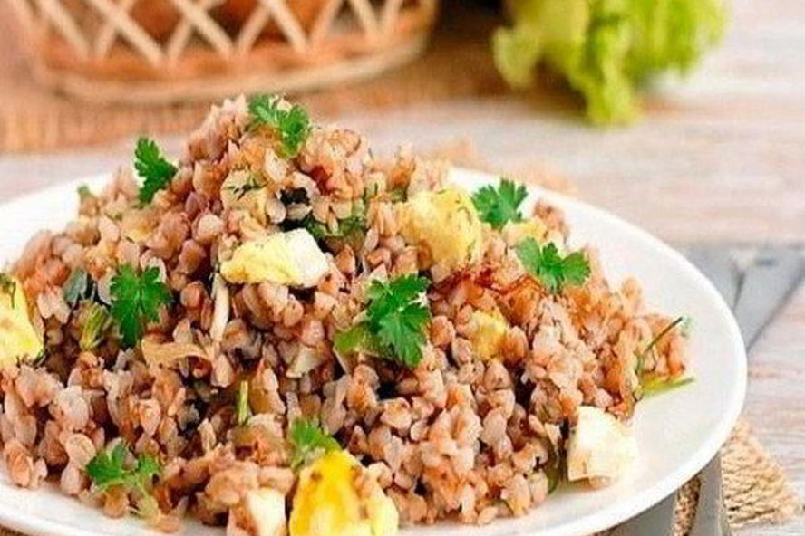 Рецепт гречки с зеленью и вареными яйцами