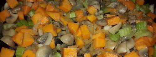 гречка, томленая с тыквой, грибами, сельдереем и вялеными томатами. Шаг 4